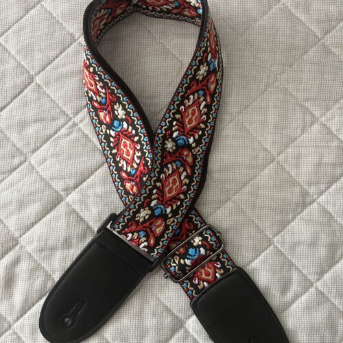 Ceinture pour vielle à roue brodée rouge noir et bleu